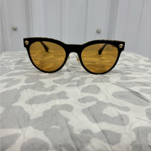 Versace sunglasseses with glasses case, and box - Picture 2 of 9